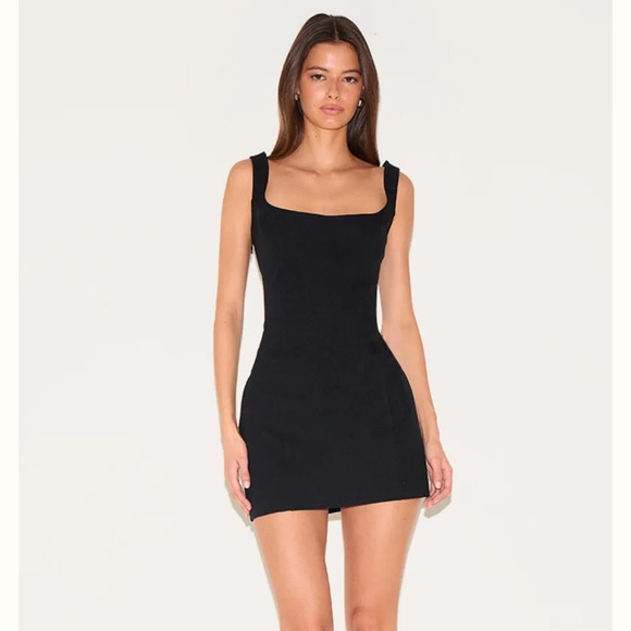 PrettyLittleThing Square-neck Tailored Bodycon Dress - Picture 3 of 5